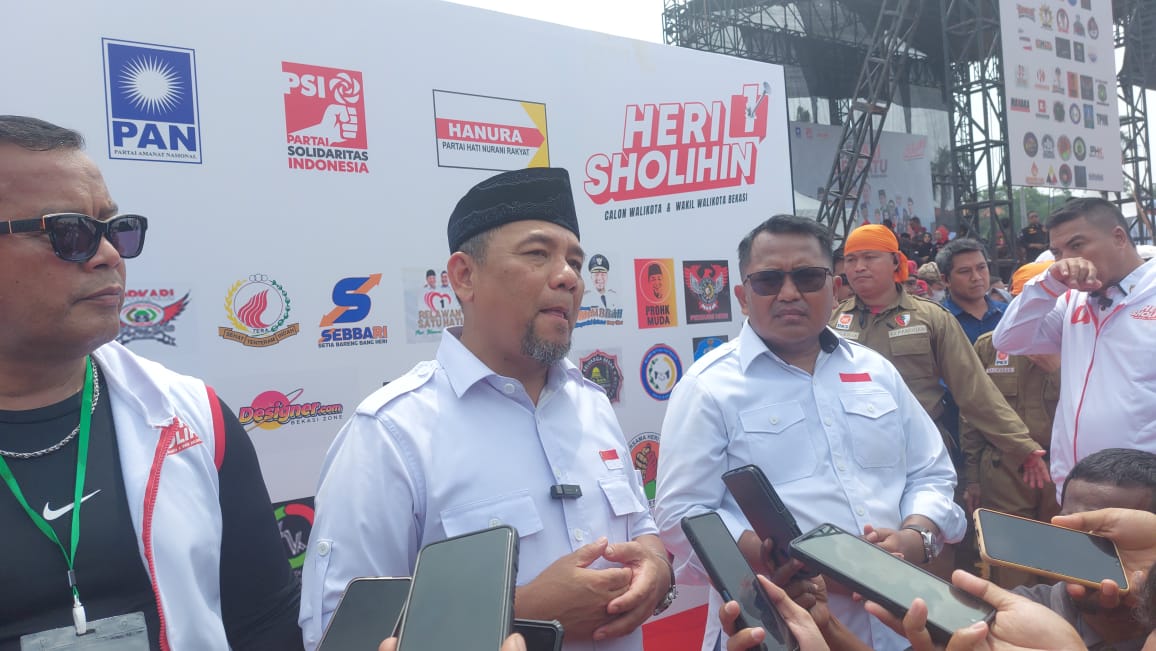 Calon Wali Kota Bekasi Heri Koswara Saat Sesi Tanya Jawab Media