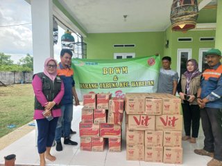 BBWM Salurkan Bantuan untuk Korban Banjir Rob di Utara Bekasi